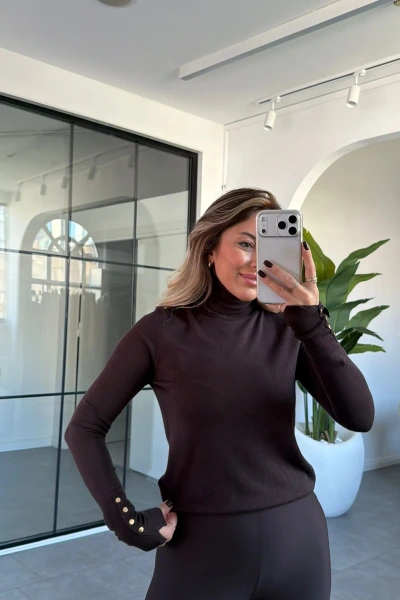 ACI KAHVE BOĞAZLI KOLU DÜĞME DETAYLI KAZAK