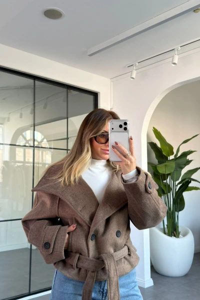 AÇIK KAHVE DİK YAKA KUŞAKLI KAŞE KABAN