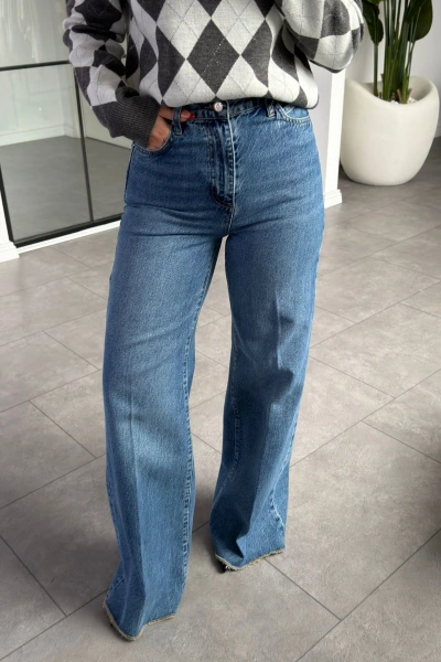 AÇIK MAVİ PAÇASI DİKİŞ DETAYLI JEAN