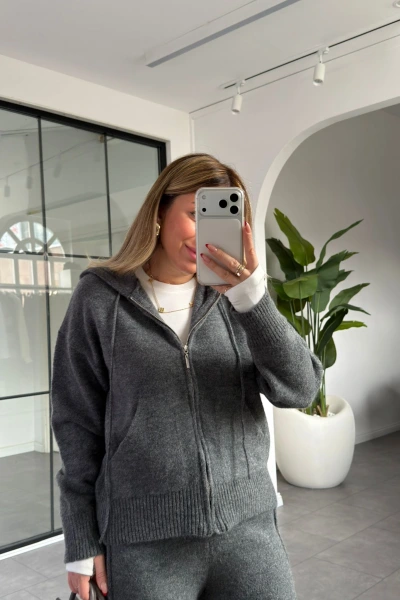 ANTRASİT KAPÜŞONLU TRİKO TAKIM