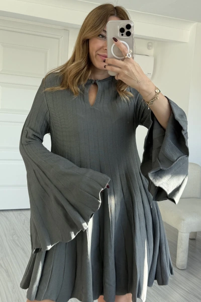 Antrasit Kol Ve Etek Ucu Volanlı Elbise