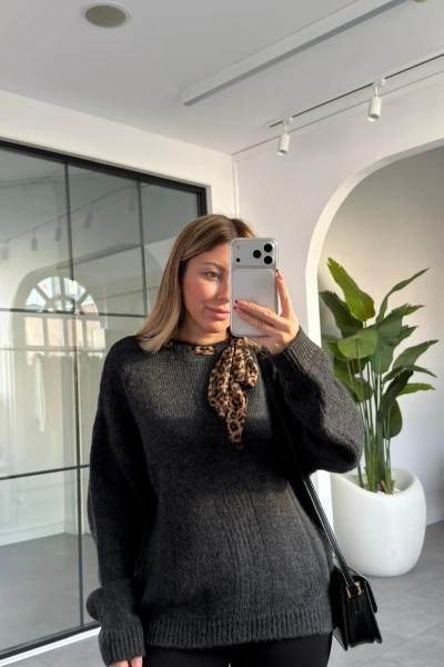 ANTRASİT LEOPAR FULARLI KAZAK