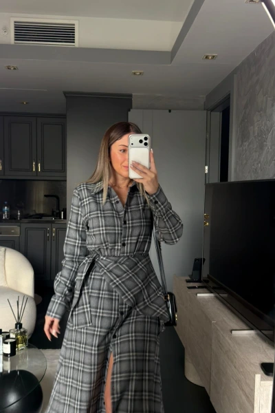 ANTRASİT SİYAH PELERİN DETAY EKOSE ELBİSE