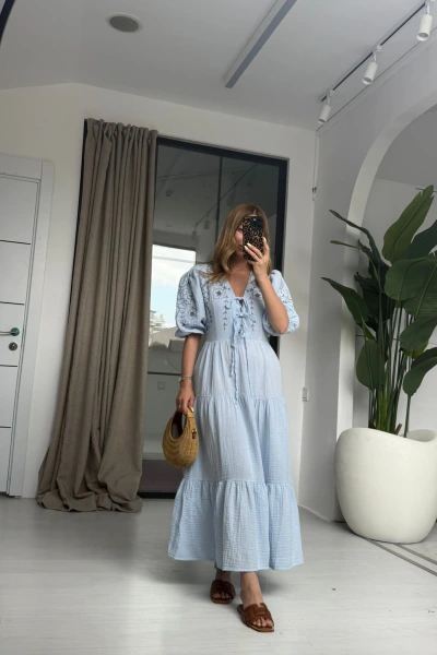 BEBE MAVİSİ NAKIŞLI BAĞLAMALI ELBİSE