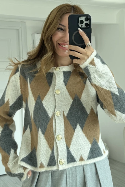 Bej Baklava Desen Gold Düğmeli Hırka