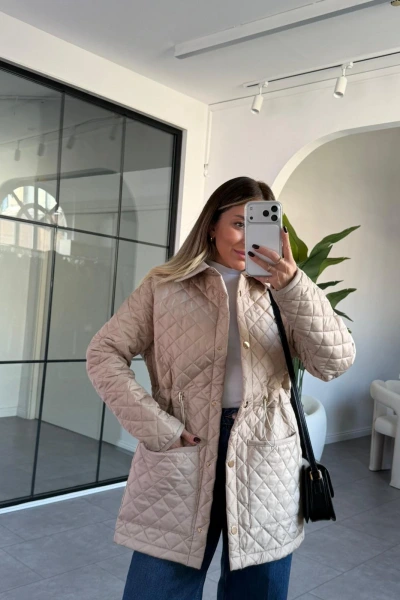 BEJ BELİ BÜZGÜLÜ KAPİTONE MONT