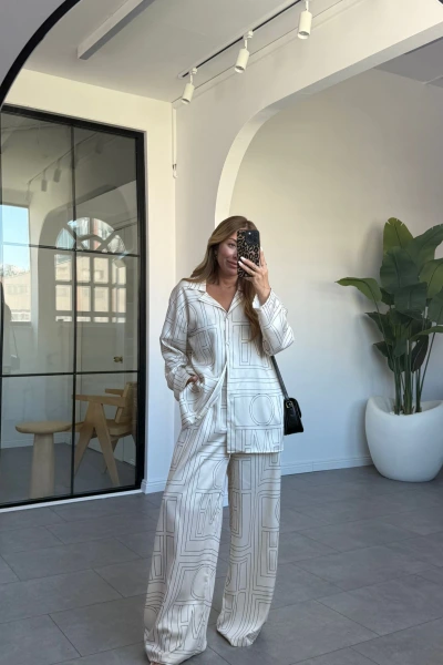 BEJ GEOMETRİK DESEN SATEN PANTOLON TAKIM