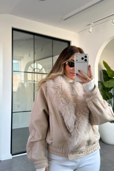 BEJ KRUVAZE YAKA KÜRKLÜ DERİ MONT