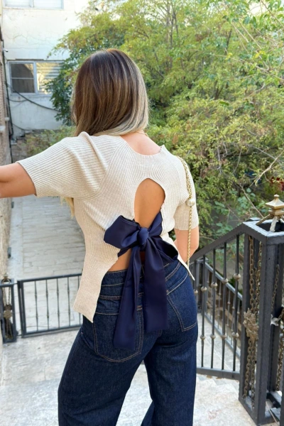 BEJ SIRT FİYONK DETAY TRİKO