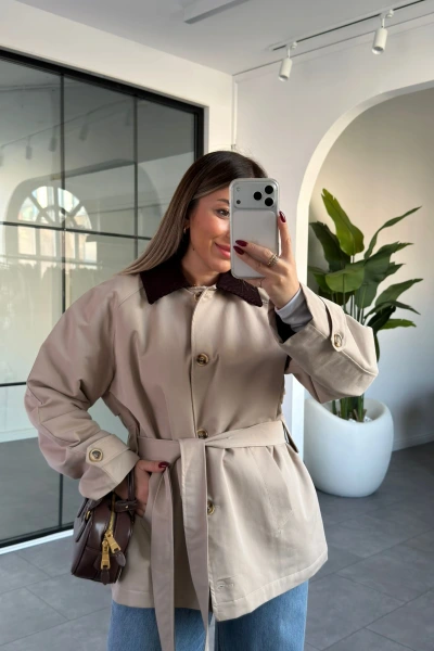 BEJ YAKASI KADİFE KUŞAKLI MONT