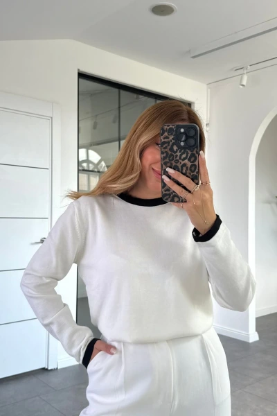 BEYAZ BİSİKLET YAKA MASSİMO MARKA MODEL BASİC TRİKO KAZAK