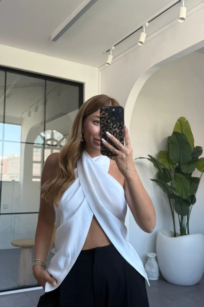 BEYAZ ÇAPRAZ BAĞLAMALI SIRTI AÇIK BLUZ