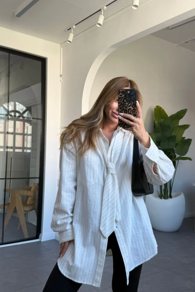 BEYAZ ÇİZGİLİ KRAVAT MODEL GÖMLEK