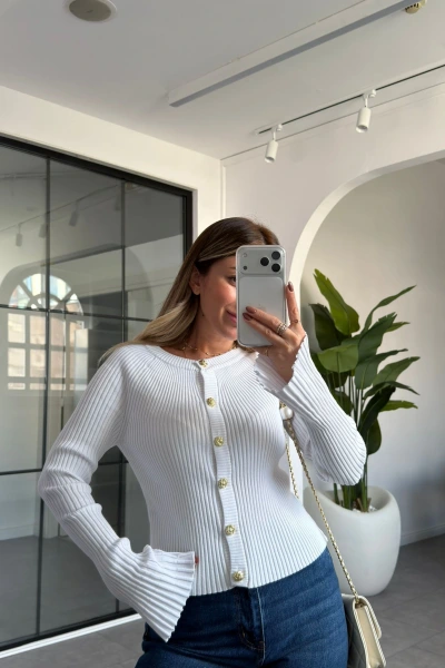 BEYAZ GOLD DÜĞME DETAYLI TRİKO HIRKA