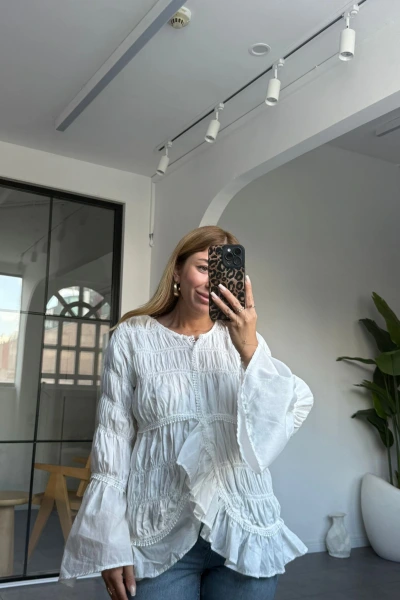 BEYAZ GİPELİ GÜPÜR DETAY GÖMLEK