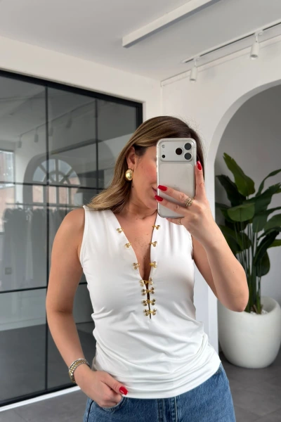 BEYAZ KANCALI SIFIR KOL BLUZ 30676