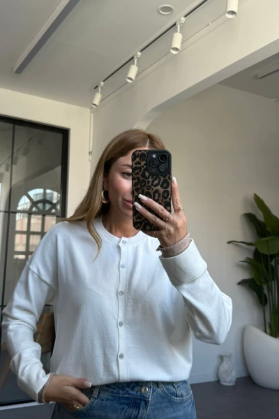 BEYAZ KOL UCU RENKLİ YUMOŞ HIRKA