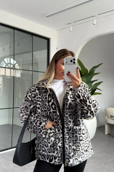 BEYAZ LEOPAR DESEN FERMUARLI KÜRK CEKET