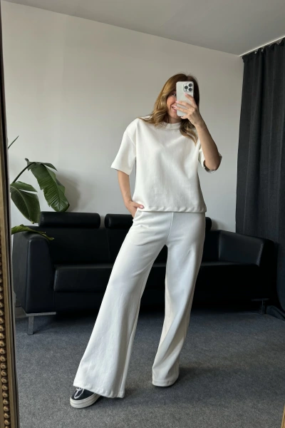 Beyaz Omuz Vatkalı Dokulu Kısa Kollu Sweat Eşofman