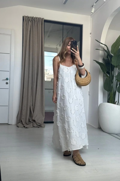 BEYAZ PÜSKÜL ELBİSE