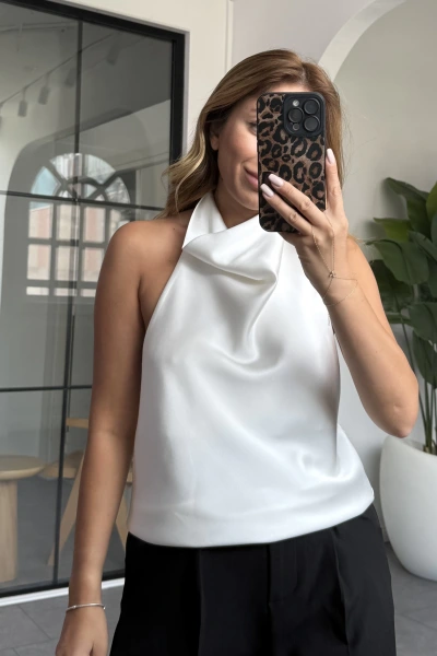 BEYAZ SATEN HALTER YAKA SIRTI AÇIK BLUZ