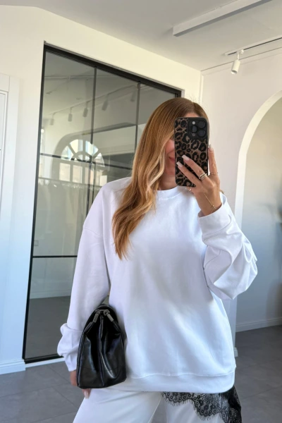 BEYAZ UZUN KOL SWEATSHIRT