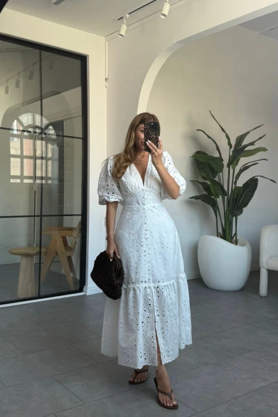 BEYAZ V YAKA BALON KOL FİSTO ELBİSE