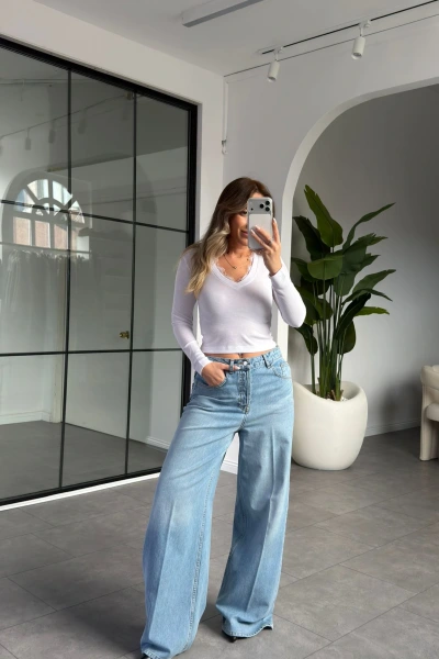 BEYAZ V YAKA DANTEL DETAY BLUZ