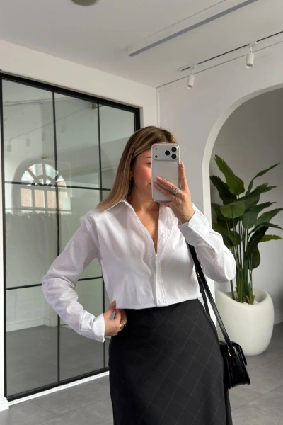 BEYAZ VATKALI BASİC GÖMLEK