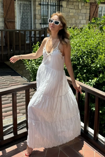 Beyaz Yaka Detaylı Askılı Elbise