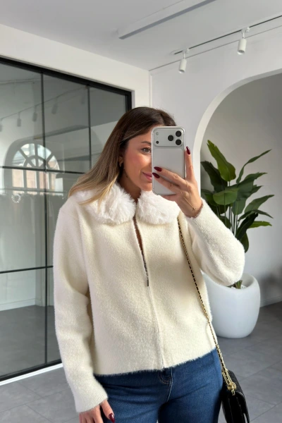 BEYAZ YAKA KÜRK DETAY YUMUŞACIK HIRKA