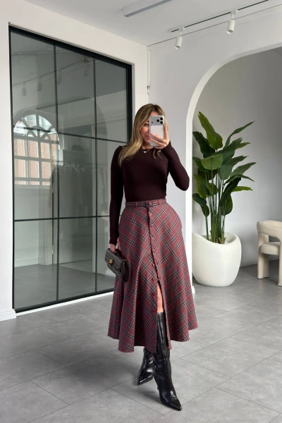 BORDO KEMERLİ ÖNÜ DÜĞMELİ EKOSE ETEK