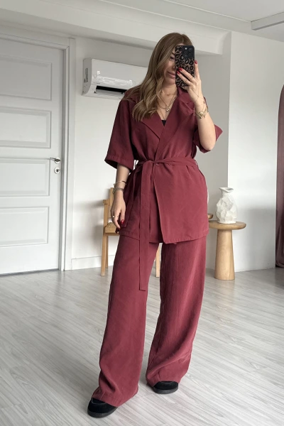 Bordo Kısa Kol Kuşaklı Tensel Takım