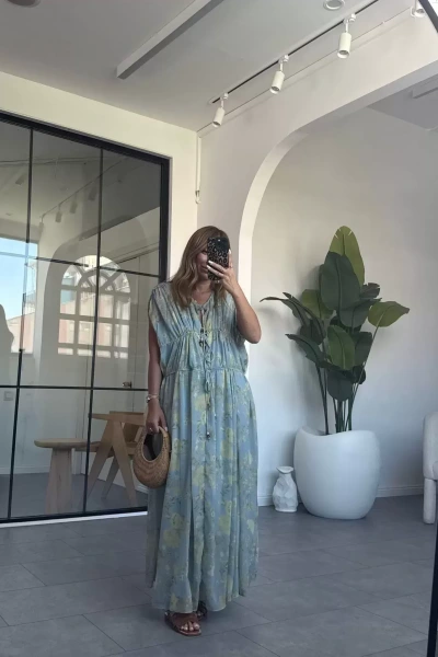 BUZ MAVİSİ BÜZGÜLÜ ŞİFON ELBİSE