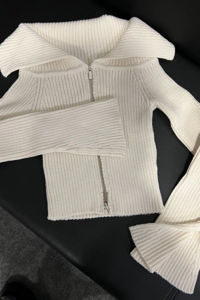 Ekru Fermuar Detaylı Triko