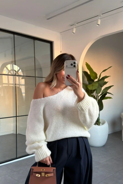 EKRU KOLLARI KATLAMALI SALAŞ TRİKO KAZAK