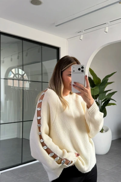 EKRU KOLU AKSESUAR DETAYLI KAZAK