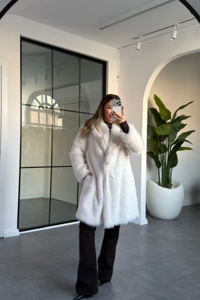 Ekru Premium Marka Model Uzun Suni Kürk