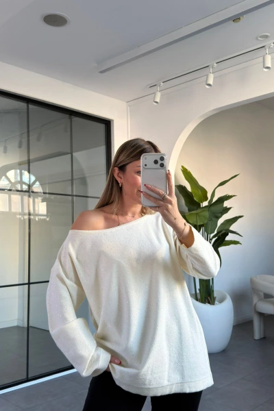 EKRU PUL DETAY KAYIK YAKA KAZAK