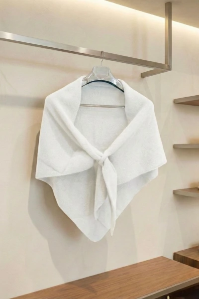 EKRU ÜÇGEN İÇTEN GEÇMELİ TRİKO ŞAL