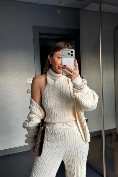 EKRU ÜÇLÜ SAÇ ÖRGÜ DESEN TRİKO TAKIM