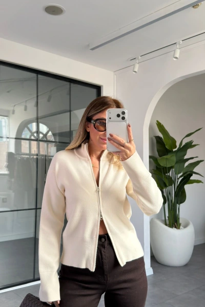 EKRU YUMUŞACIK DOKULU ÇİFT FERMUARLI HIRKA