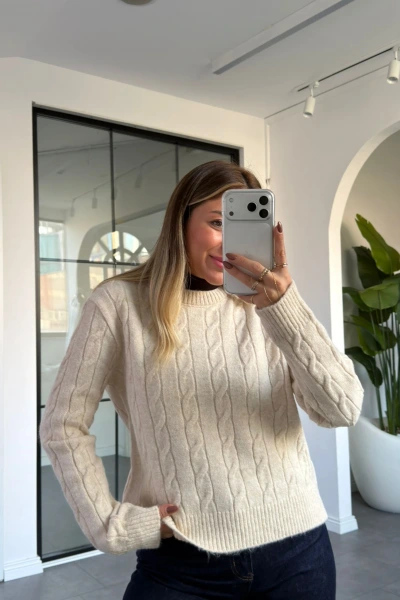 EKRU YUVARLAK YAKA SAÇ ÖRGÜ TRİKO KAZAK