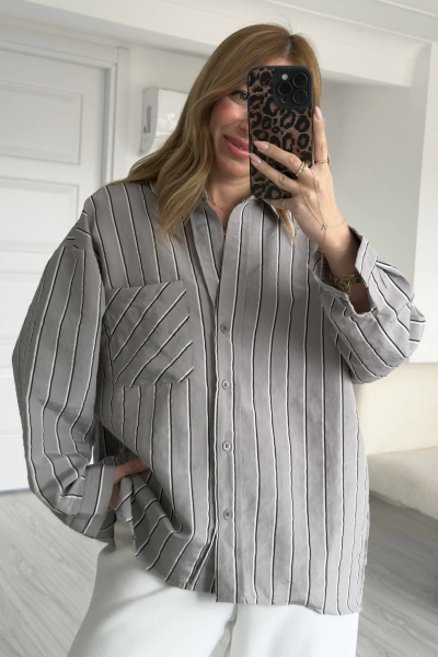 Gri Açık Yaka Çizgili Oversize Gömlek