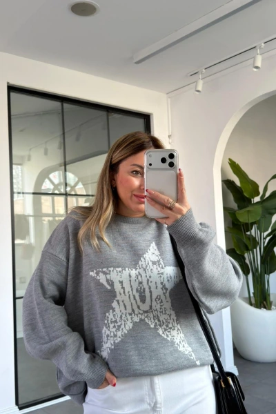 GRİ BEYAZ YILDIZ DESEN KAZAK