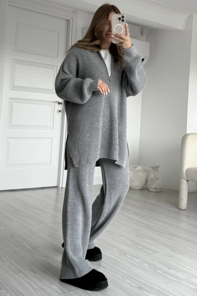 Gri Boğazlı Yarım Fermuarlı Triko Takım