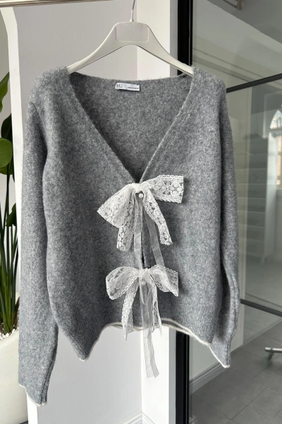 GRİ FİYONK BROŞ DETAYLI HIRKA