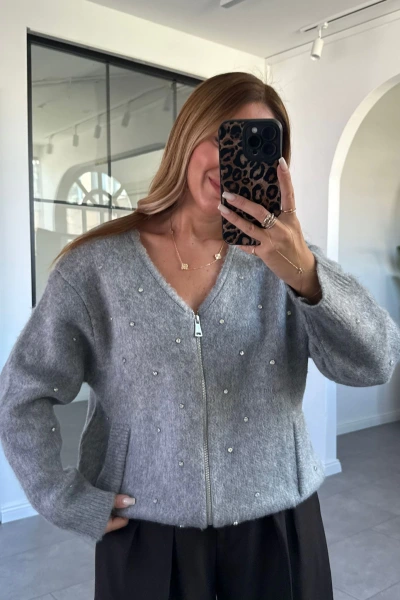 GRİ TAŞ DETAYLI FERMUARLI HIRKA