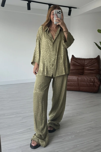 Haki Benekli Kısa Kollu Gömlek Takım