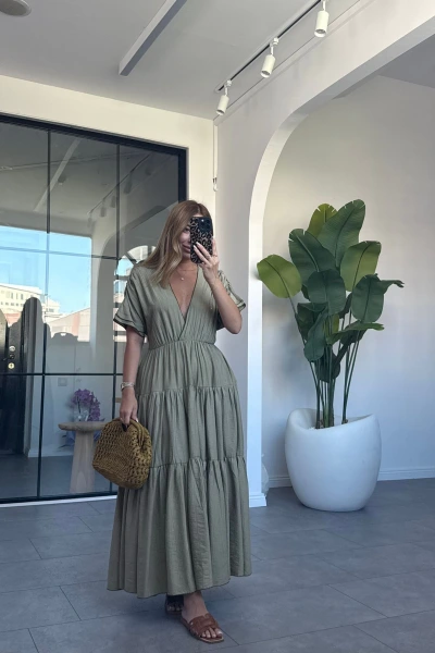 HAKİ DEKOLTE DETAY BELİ BÜZGÜLÜ ELBİSE